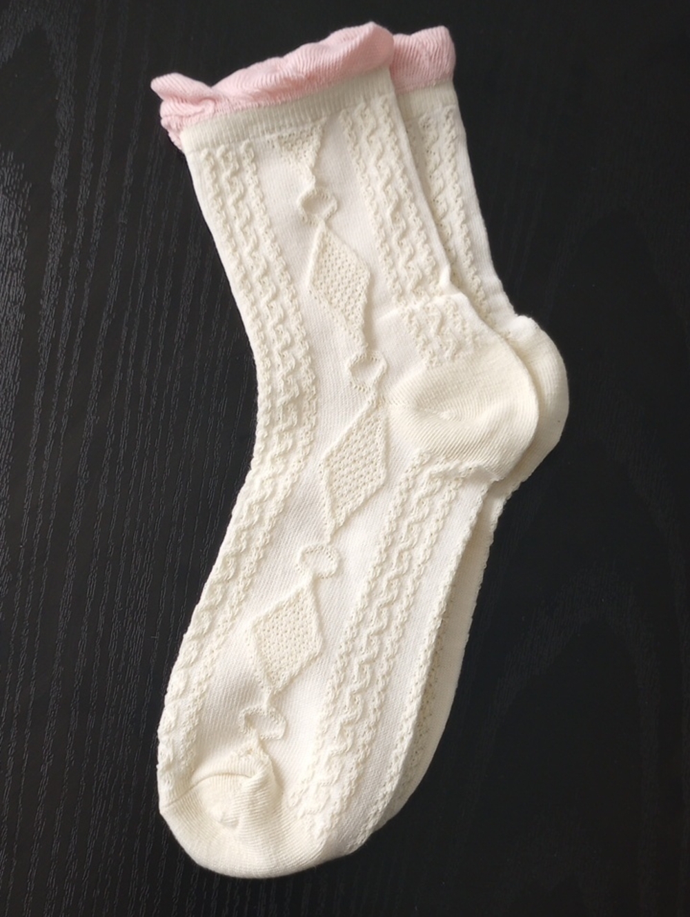 Artisan Cream Cable Knit Socks with Pink Cuff